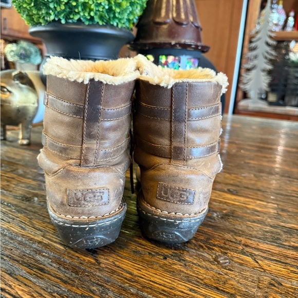 Ugg Cozy Shearling-Lined Ankle Brown Boots Lace Up Caspia Cozy - Picture 7 of 16